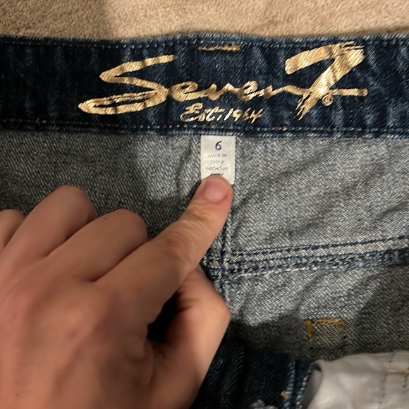 SEVEN7 5" INSEAM FRAY HEM DENIM WEEKEND SHORT Dark Wash Size 6 - Picture 5 of 7